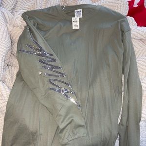 NWT VS PINK LONGSLEEVE